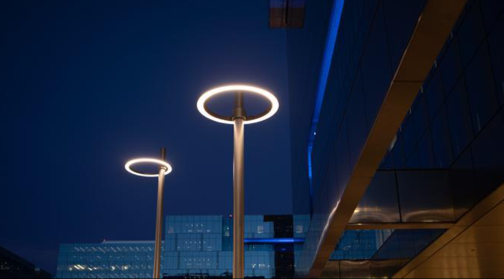 Ultimi blog aziendali su AG033 Lumiera da giardino a LED porta design moderno ed efficienza energetica negli spazi urbani