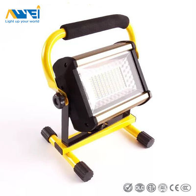 Portable 50W luci di alluvione esterne ricaricabile Industrial LED luce di alluvione batteria alimentata per l'illuminazione esterna,camper