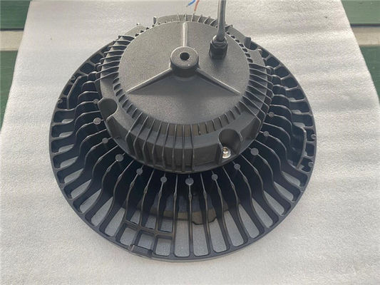 CE RoHS Alta efficienza 100W 150W 200W UFO High Bay Light per laboratorio magazzino Gym illuminazione